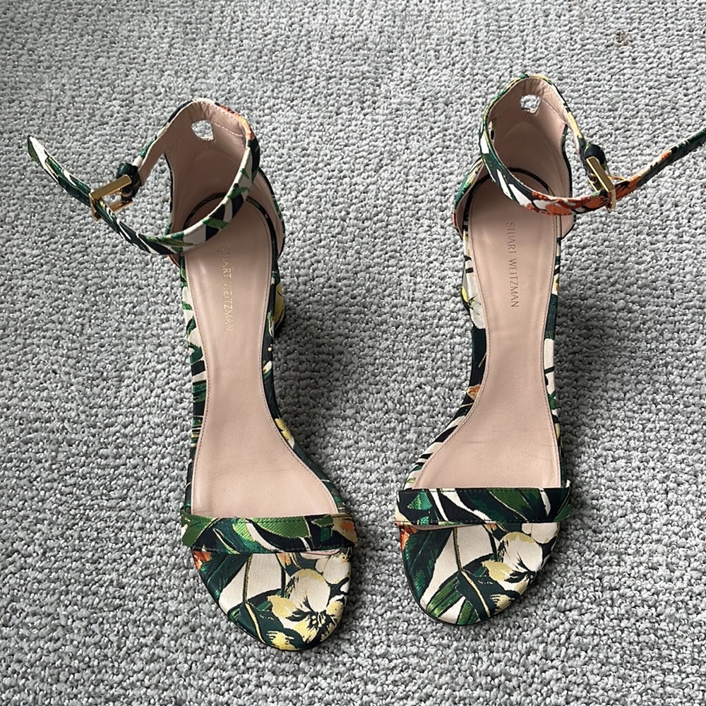 Great Condition- Barely Worn Stuart Weitzman Sand… - image 3